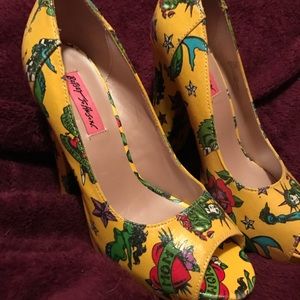 Betsey Johnson 8.5 Pin Up style retro heels Rare